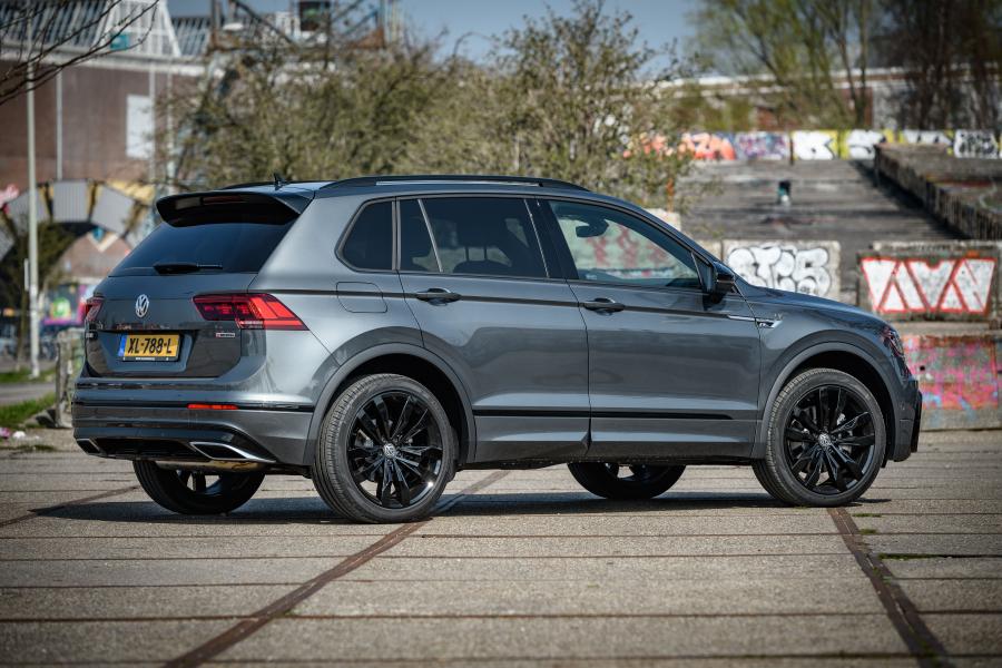  Volkswagen Tiguan R-Line Black Style 2018 года  (WW) (фото 3 из 16)